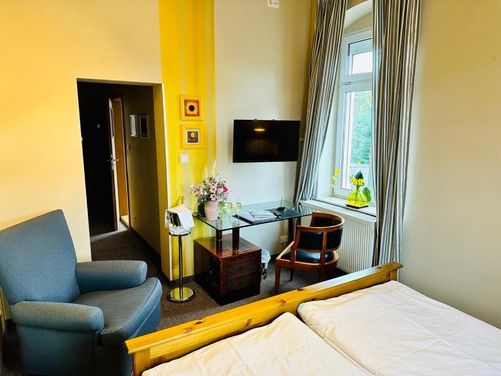 Zu Den Linden - Radebeul Pension Mit Restaurant エクステリア 写真