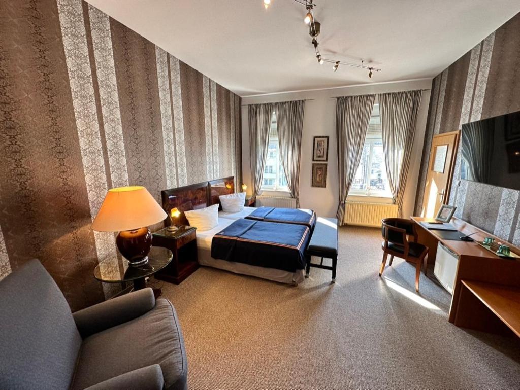 Zu Den Linden - Radebeul Pension Mit Restaurant エクステリア 写真